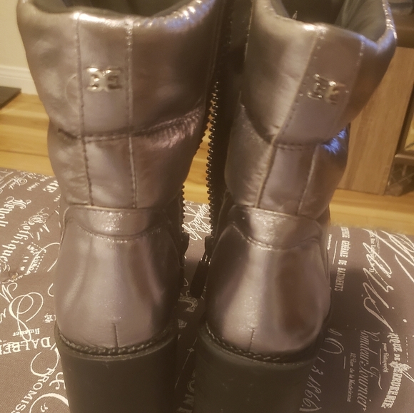 Moon Boots - Picture 2 of 8